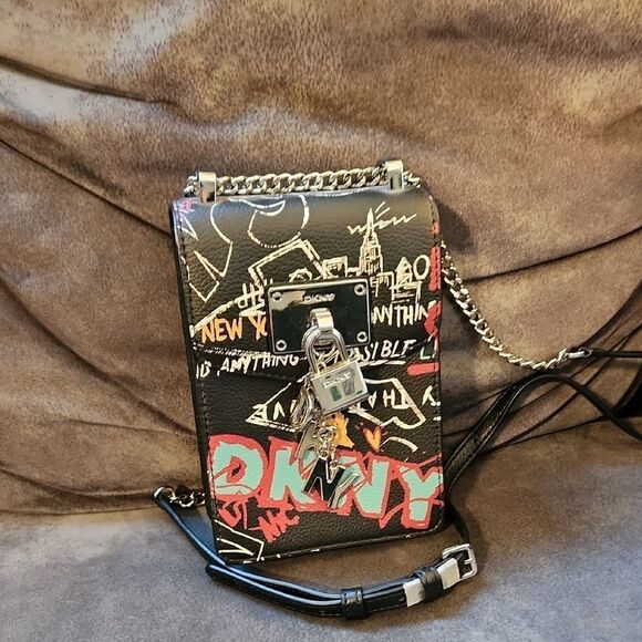New! DKNY Graffiti Crossbody Bag With Bag Charms And Lock Purse Chain Adjustable - Picture 1 of 14